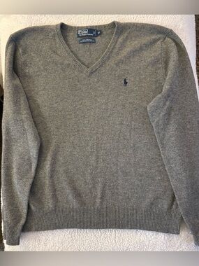 Ralph Lauren 100% lambswool V-Neck Sweater in Heather Gray with Navy Pony